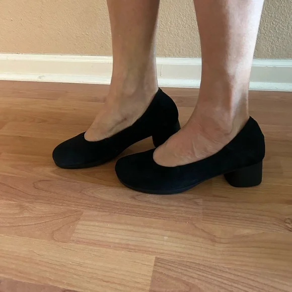 Think! Women's Black Suede Pumps Heels - Picture 11 of 14